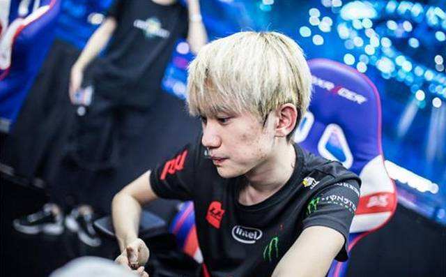 表现同样不 表现同样不